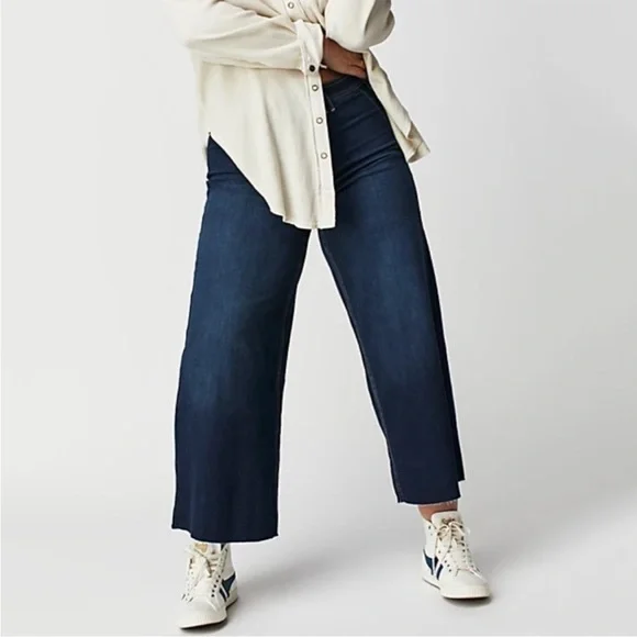 NEW Free People We the Free Crvy Counter Culture Button Fly Wide Leg Crop Jeans - Picture 1 of 7